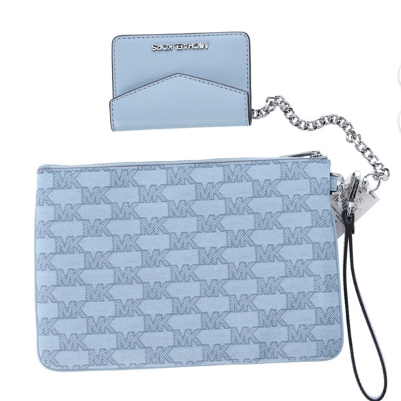 Michae Kors Jet Set Item Large Logo 2-in-1 Central Zip Wristlet
Pale Blue 
NWT - Picture 2 of 16